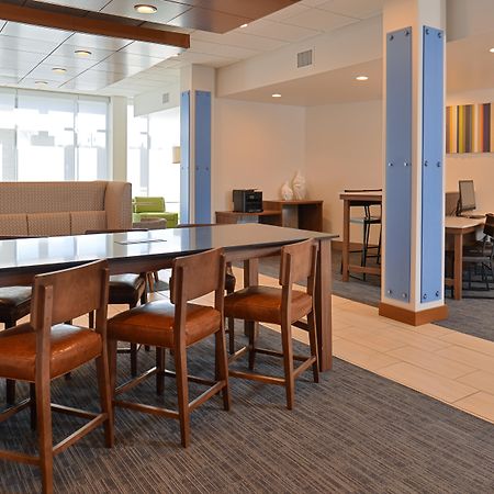 Holiday Inn Express & Suites Farmington Hills - Detroit By Ihg Экстерьер фото