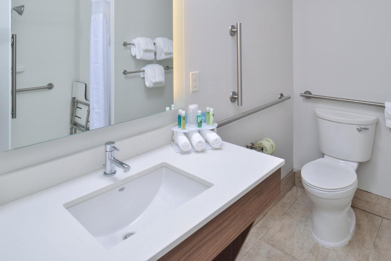 Holiday Inn Express & Suites Farmington Hills - Detroit By Ihg Экстерьер фото