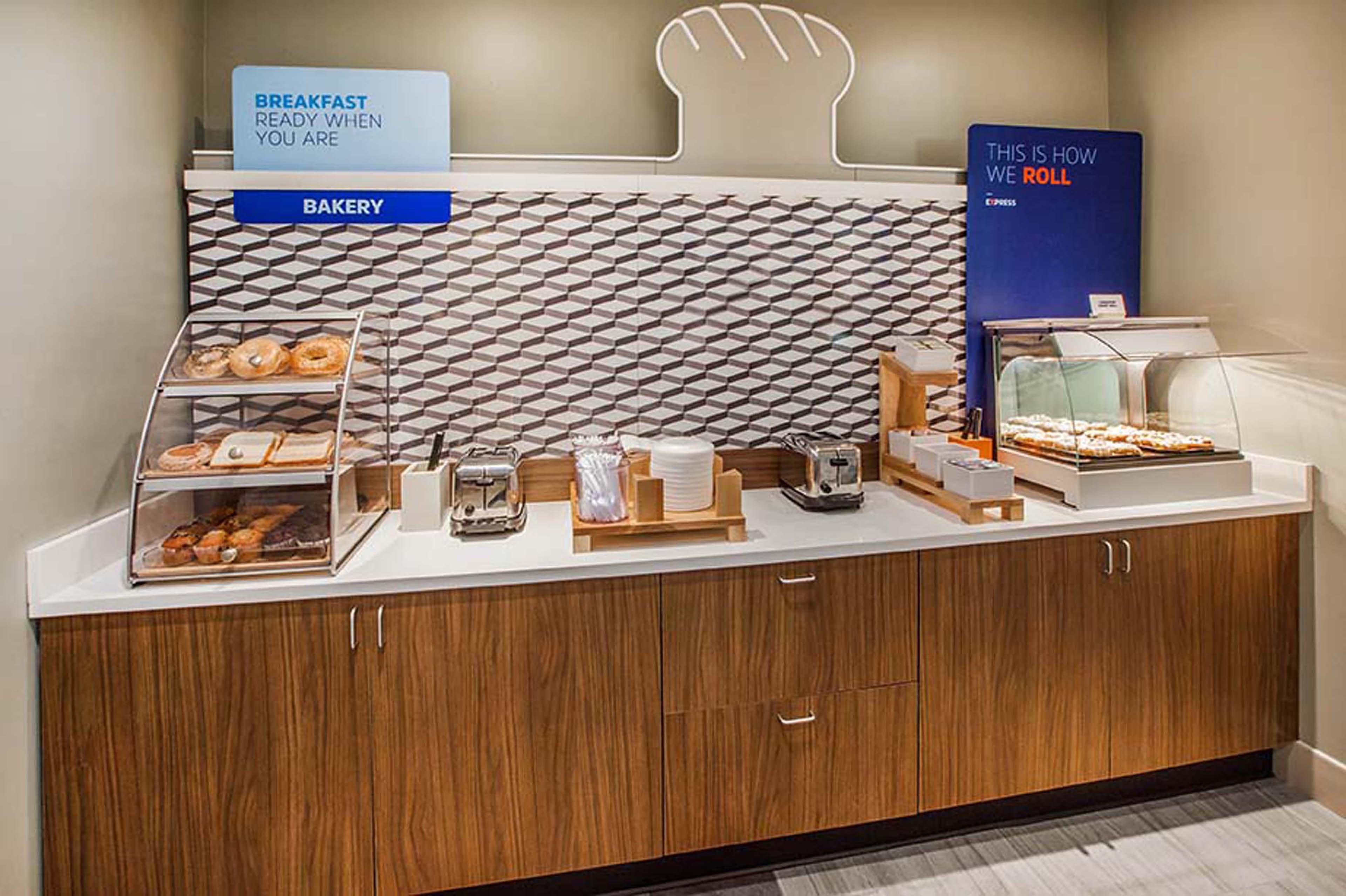 Holiday Inn Express & Suites Farmington Hills - Detroit By Ihg Экстерьер фото