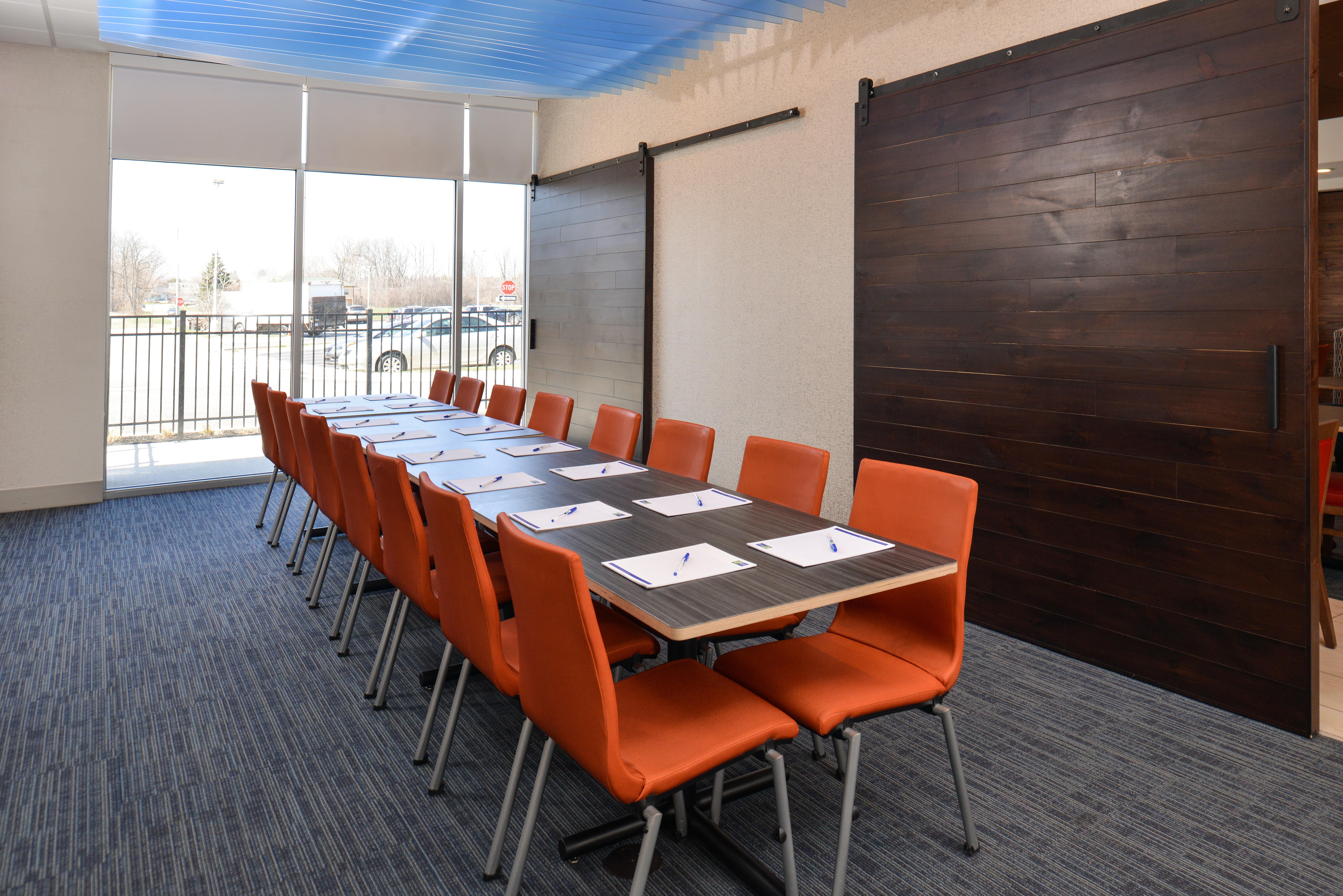Holiday Inn Express & Suites Farmington Hills - Detroit By Ihg Экстерьер фото